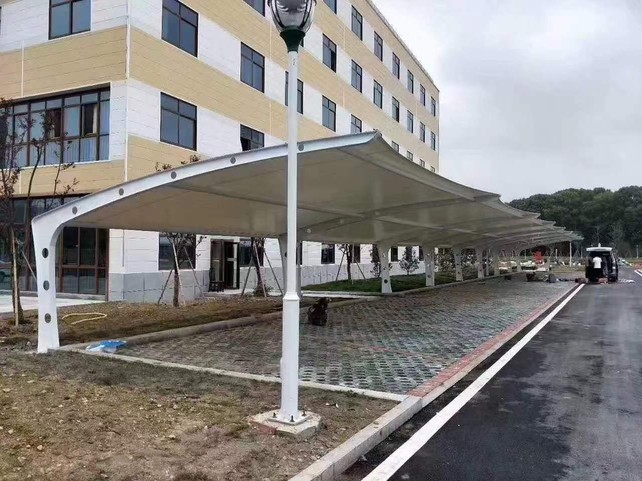 膜結構車棚